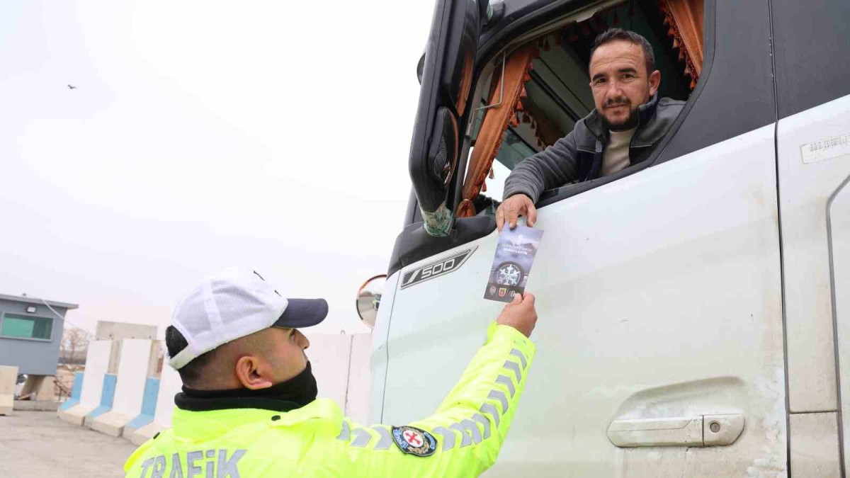 Elazığ'da trafik ekiplerinden kış lastiği denetimi