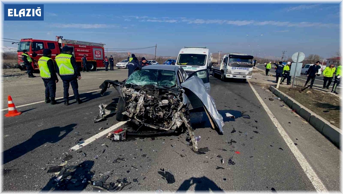 Elazığ'da trafik kazası: 1 ölü, 4 yaralı