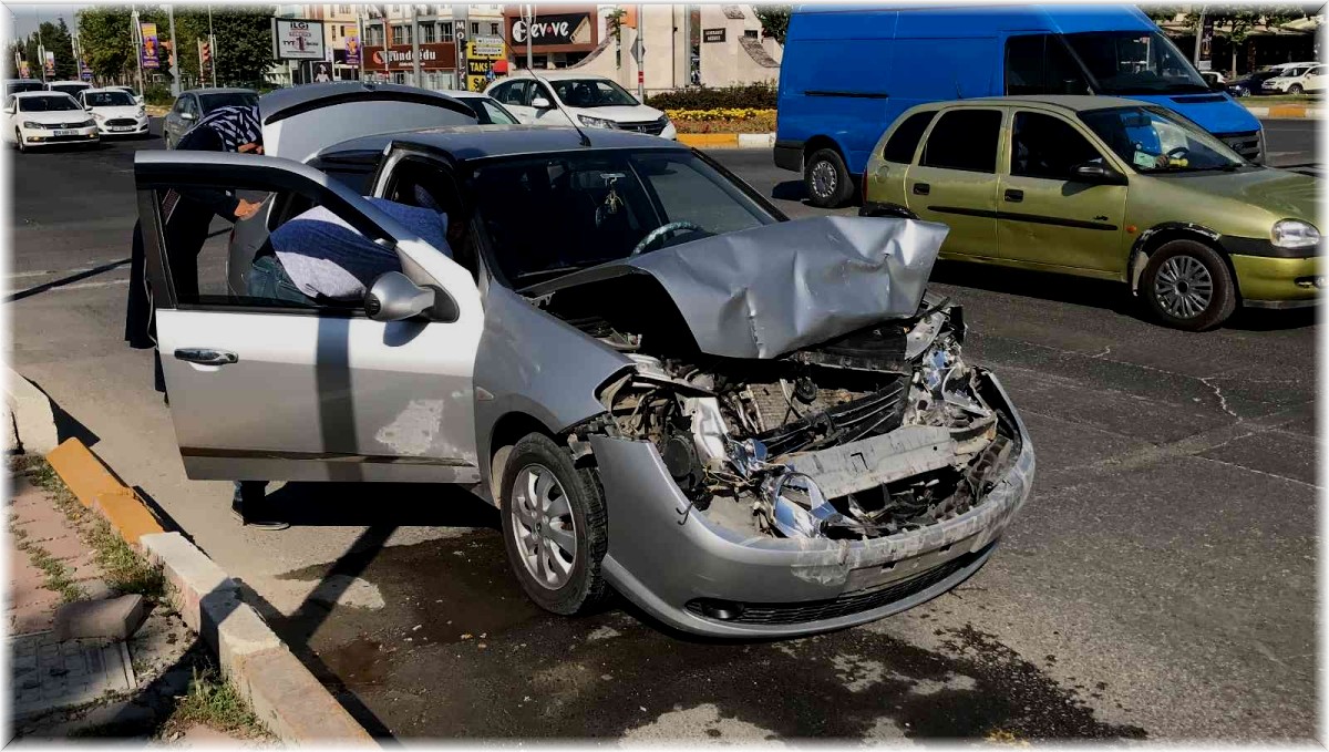 Elazığ'da trafik kazası: 1 yaralı