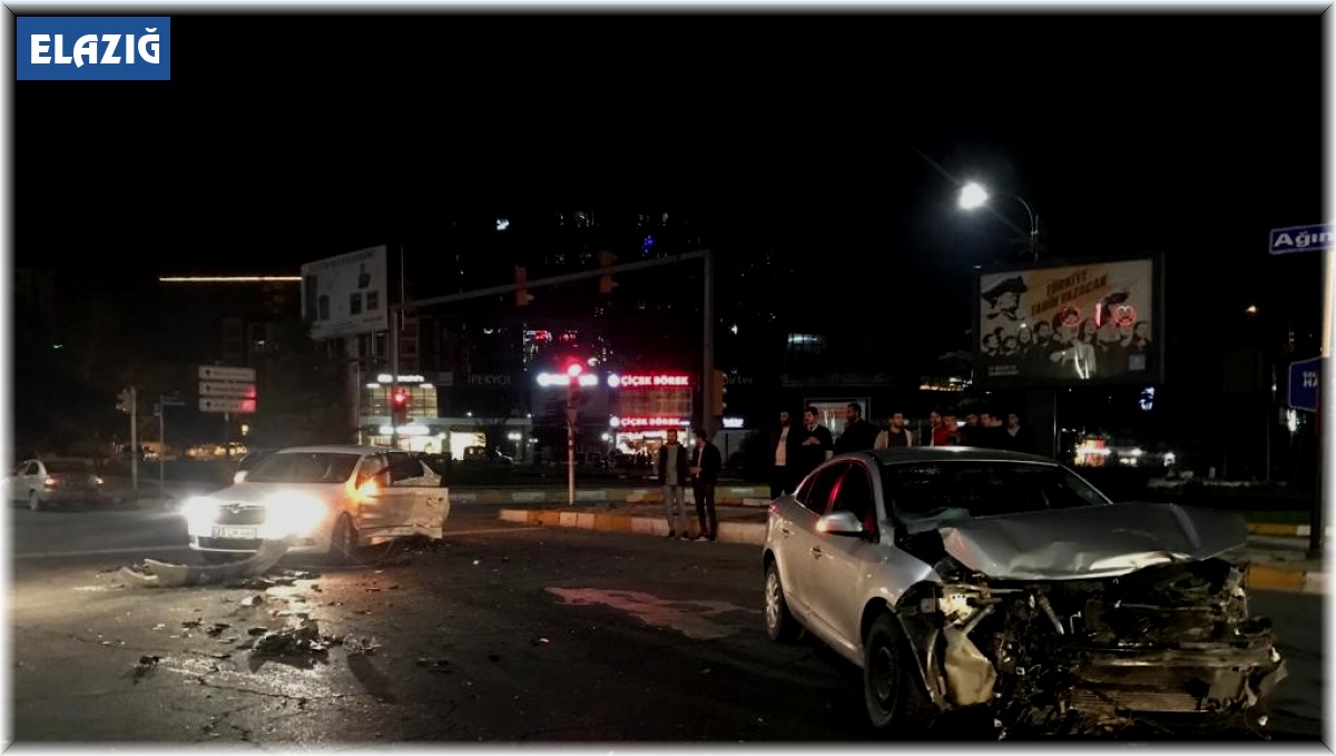 Elazığ'da trafik kazası: 2 yaralı