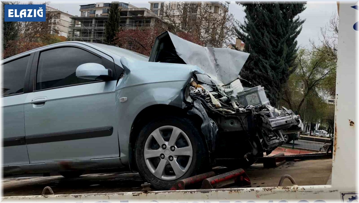 Elazığ'da trafik kazası: 2 yaralı