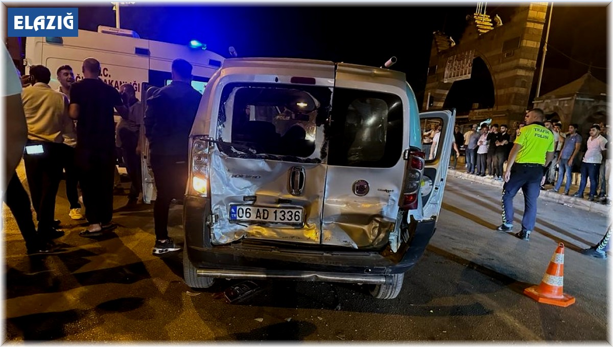 Elazığ'da trafik kazası: 2 yaralı