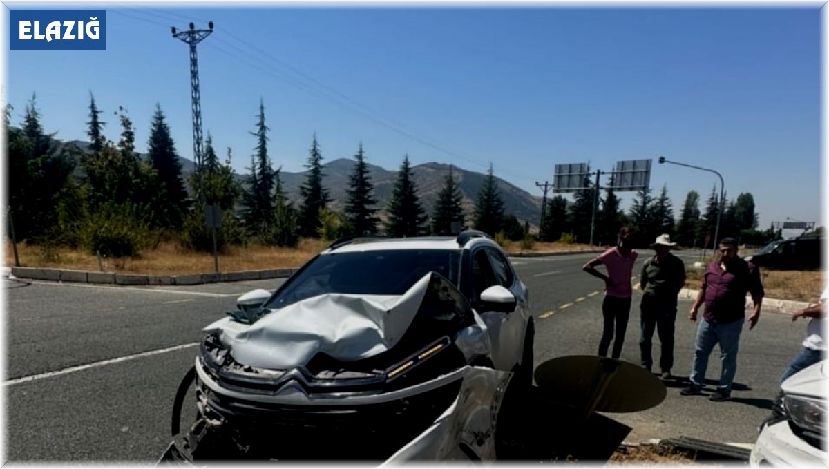 Elazığ'da trafik kazası: 2 yaralı