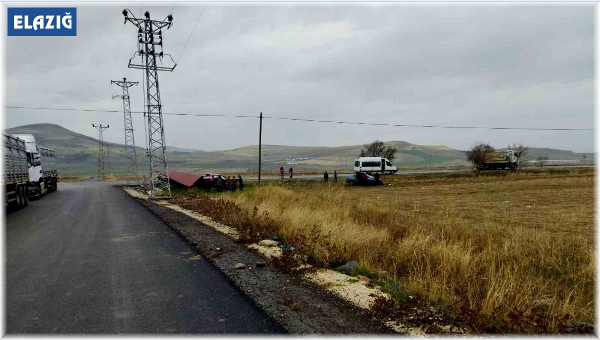Elazığ'da trafik kazası:2 yaralı
