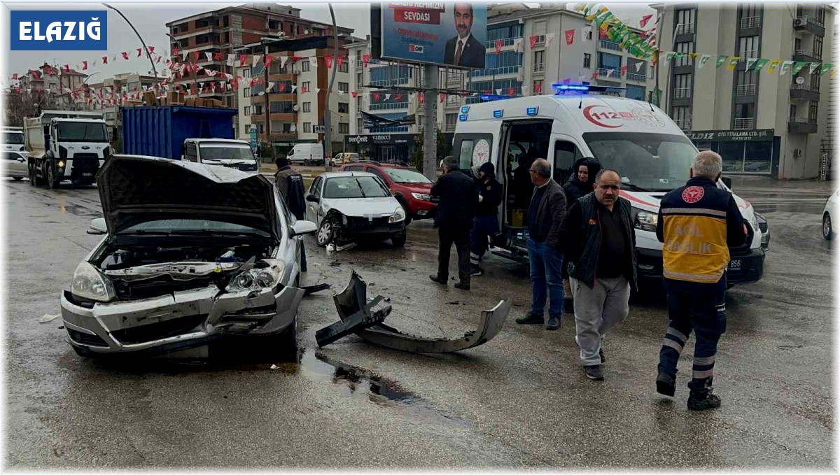 Elazığ'da trafik kazası: 2 yaralı