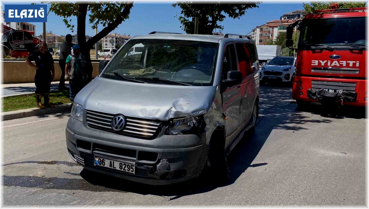 Elazığ'da trafik kazası: 2 yaralı