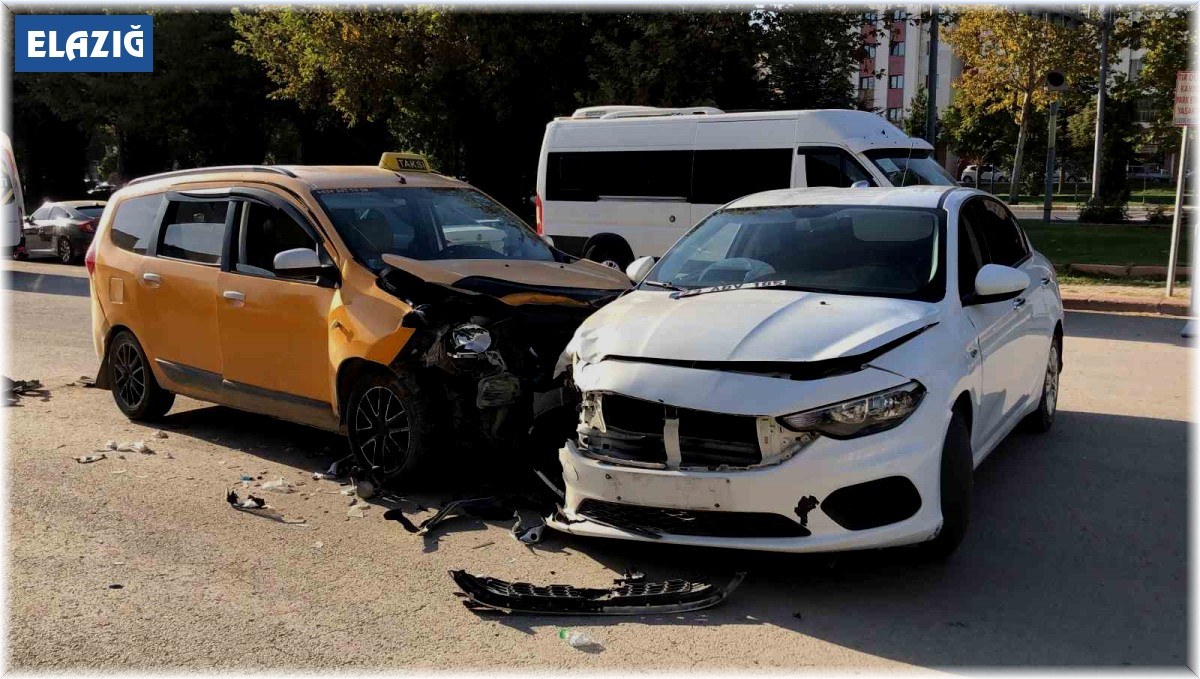 Elazığ'da trafik kazası: 2 yaralı