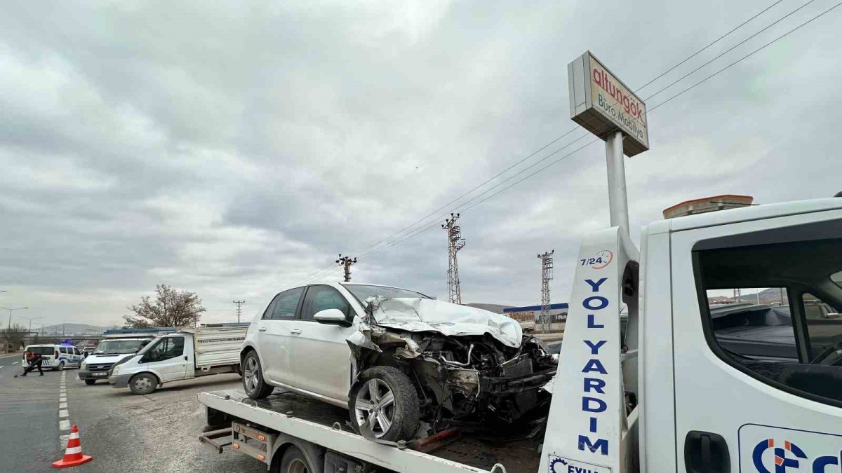 Elazığ'da trafik kazası: 2 yaralı