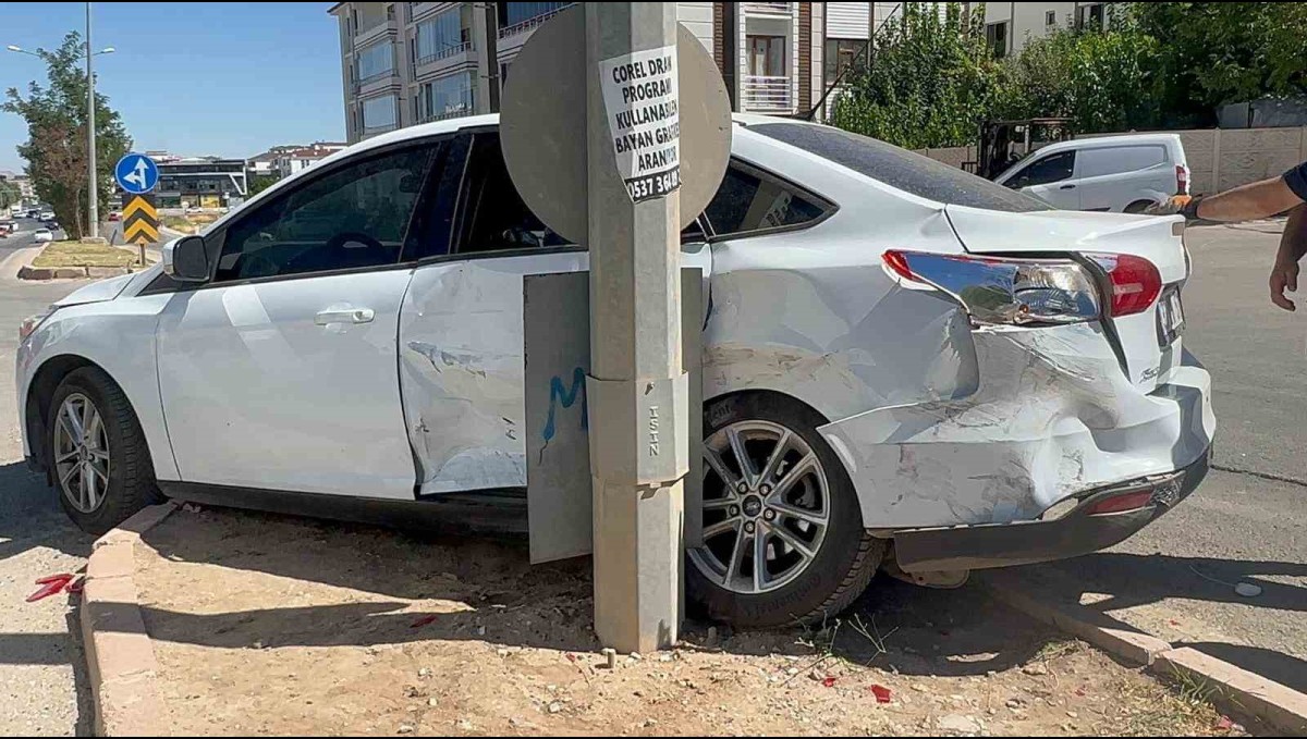 Elazığ'da trafik kazası: 2 yaralı