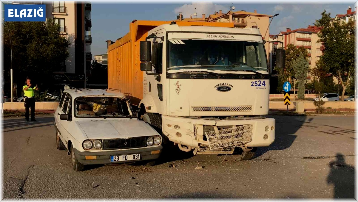 Elazığ'da trafik kazası: 2 yaralı