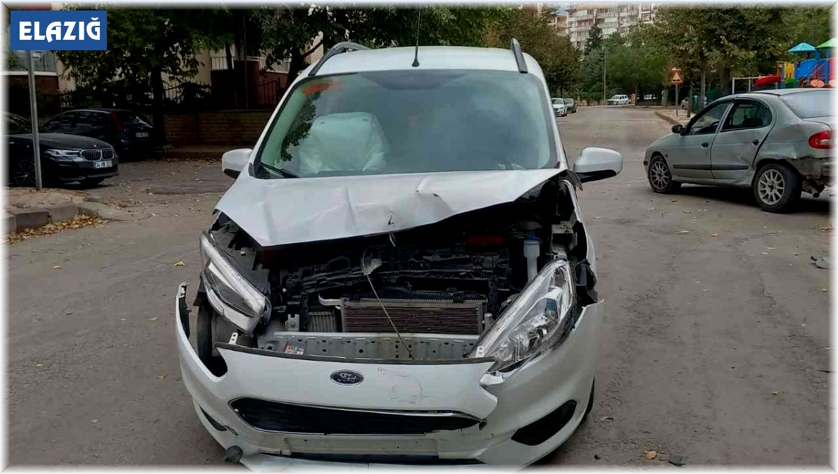 Elazığ'da trafik kazası: 2 yaralı