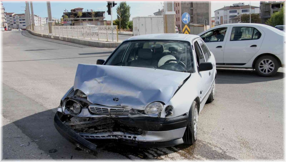 Elazığ'da trafik kazası: 2 yaralı