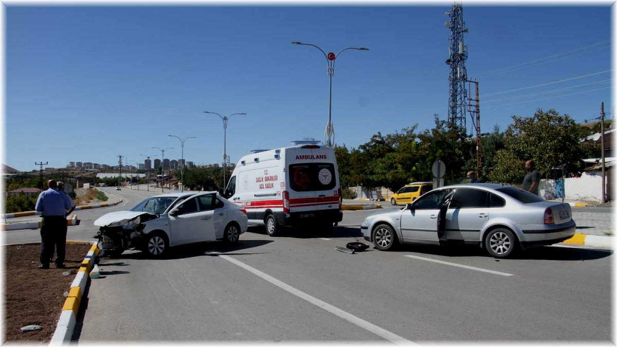 Elazığ'da trafik kazası: 2 yaralı
