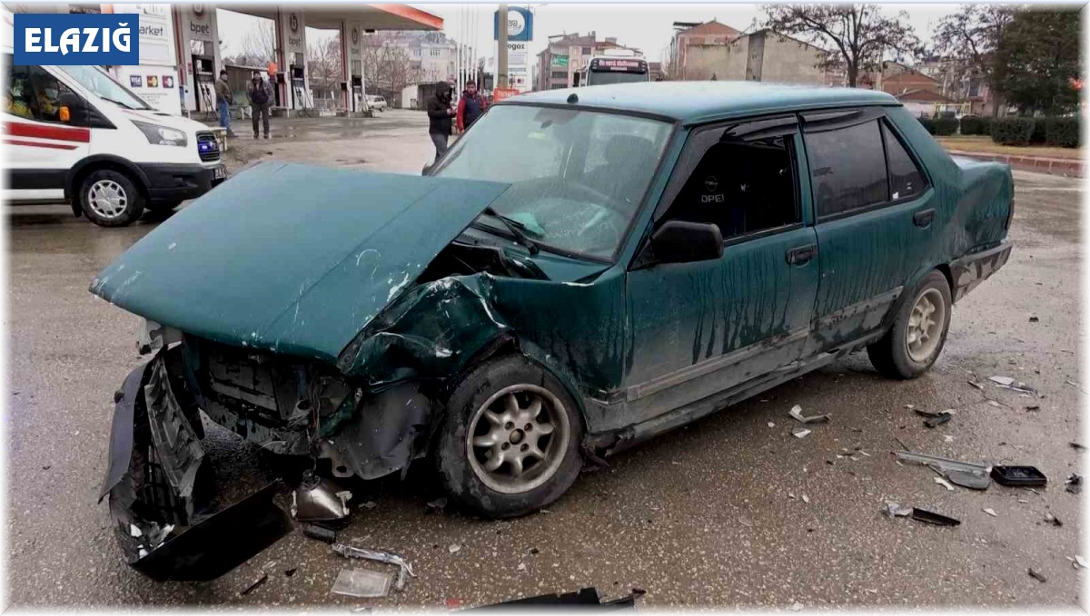 Elazığ'da trafik kazası: 3 yaralı
