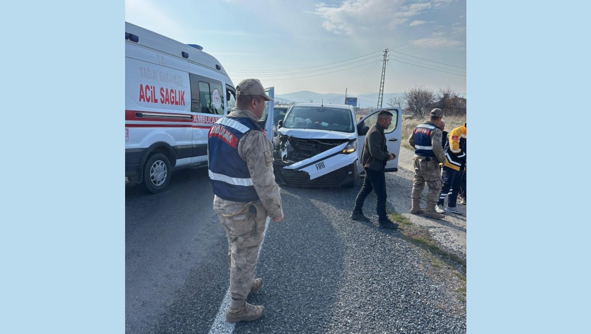 Elazığ'da trafik kazası: 3 yaralı