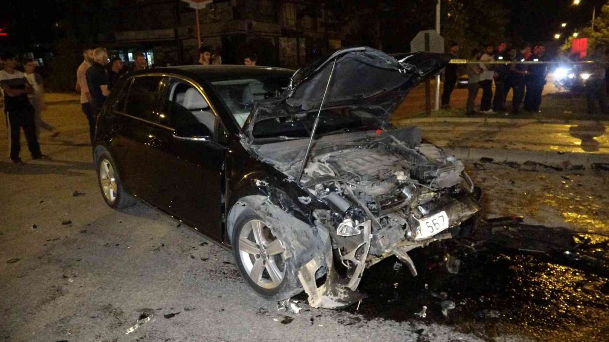 Elazığ'da trafik kazası: 3 yaralı