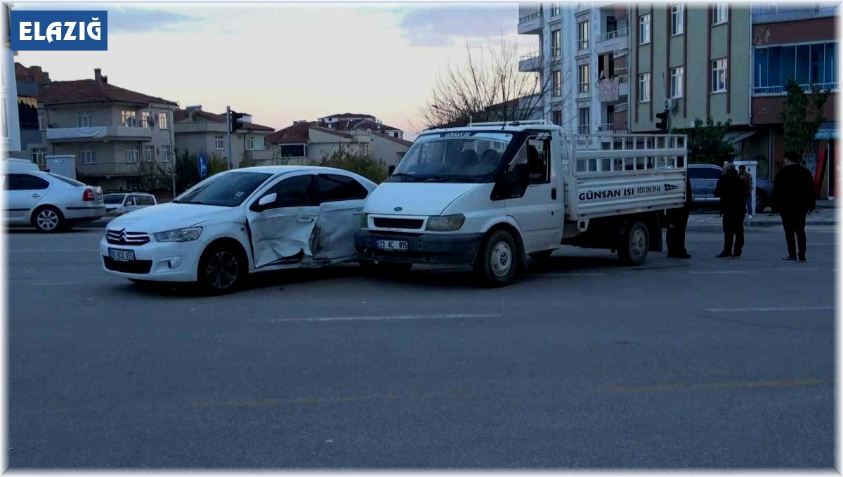 Elazığ'da trafik kazası: 4 yaralı