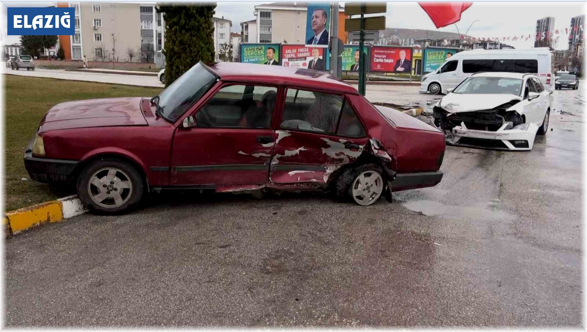 Elazığ'da trafik kazası: 4 yaralı