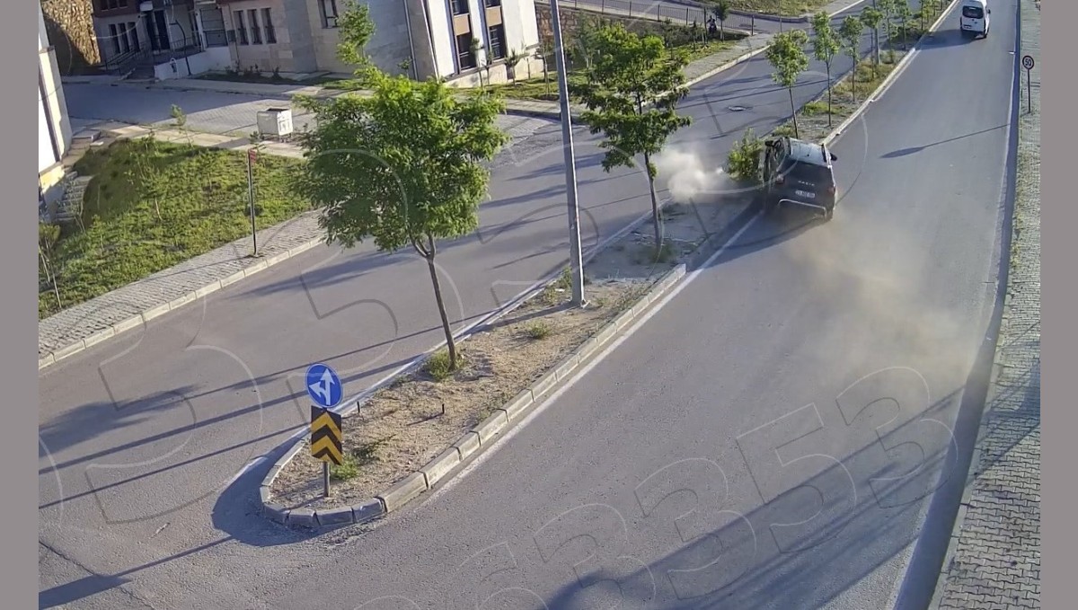 Elazığ'da trafik kazası kameralara yansıdı