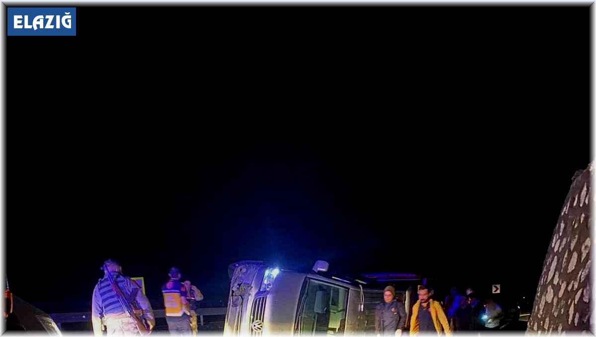 Elazığ'da transit yan yattı: 4 yaralı