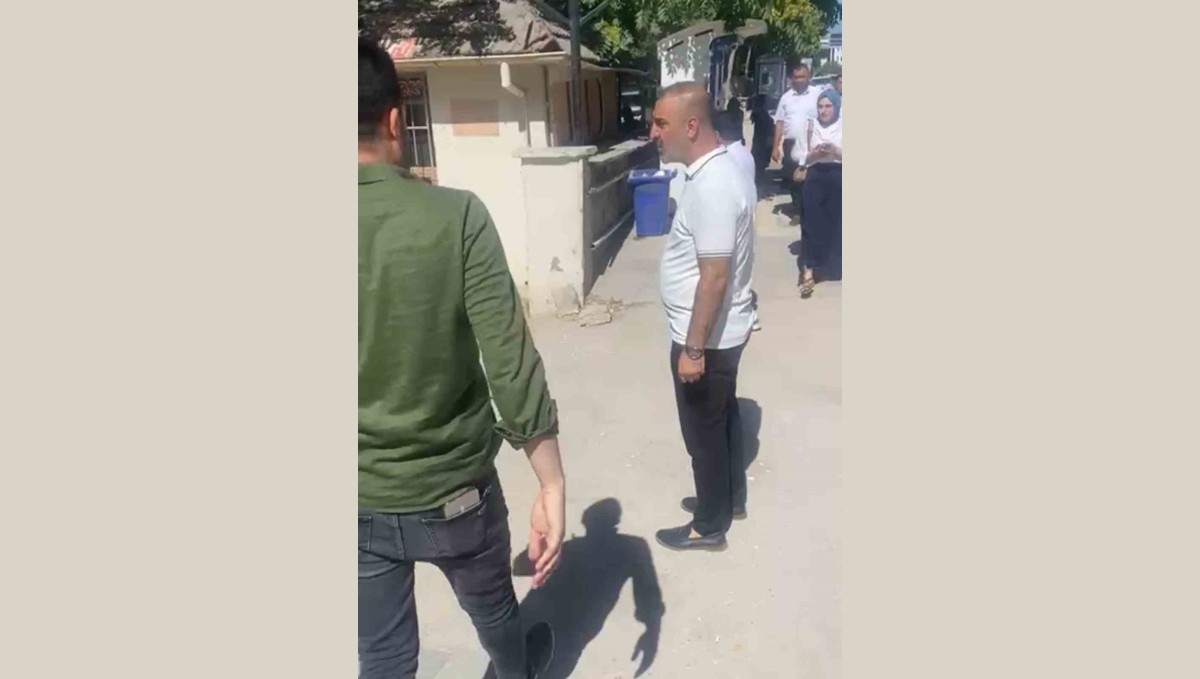 Elazığ'da TYT'ye geç kalan öğrenciler belediyenin araçlarıyla salona yetiştirildi