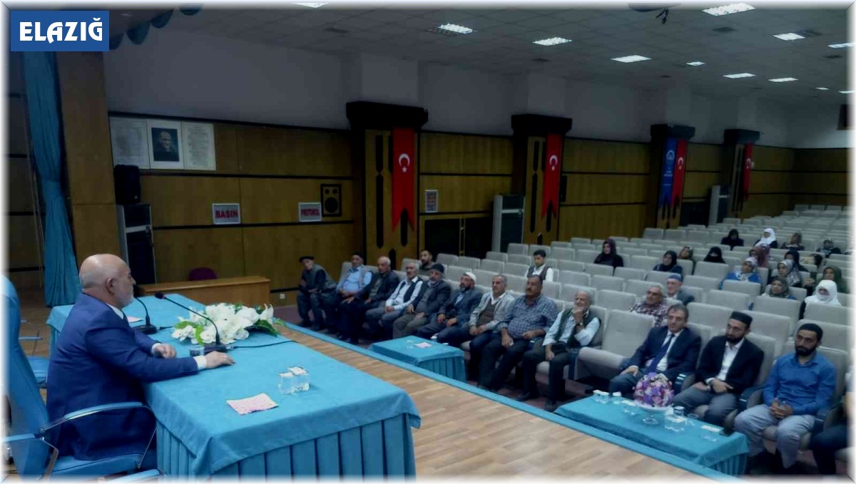 Elazığ'da umre seminerleri başladı