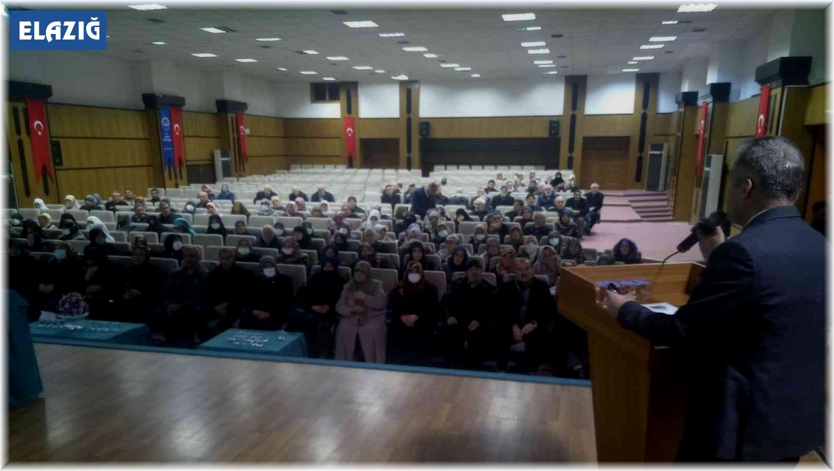 Elazığ'da umreye gidecek vatandaşlara yönelik seminer