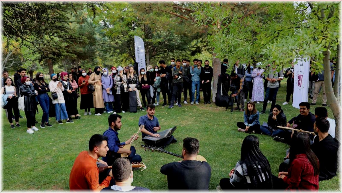 Elazığ'da üniversite öğrencilerine motivasyon konseri