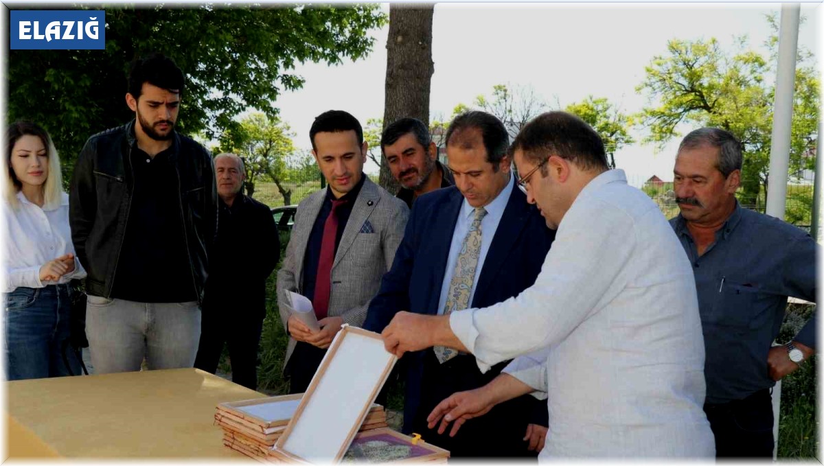 Elazığ'da üreticilere ipek böceği larvası dağıtıldı