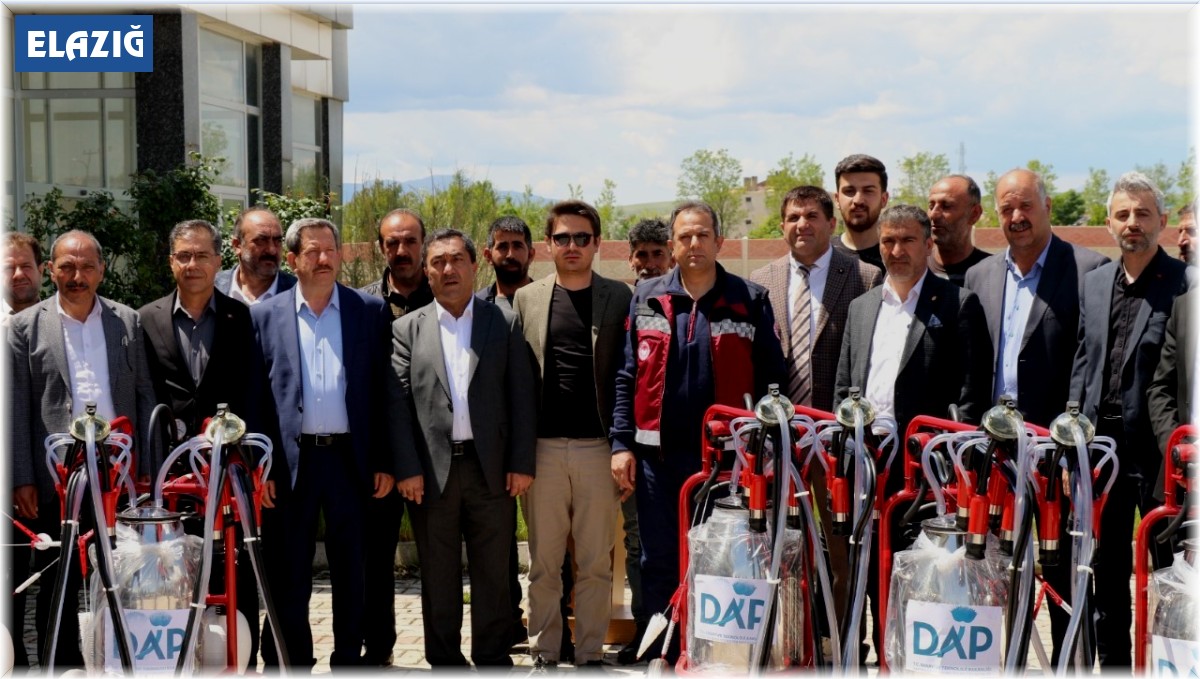 Elazığ'da üreticilere süt sağım makinası desteği