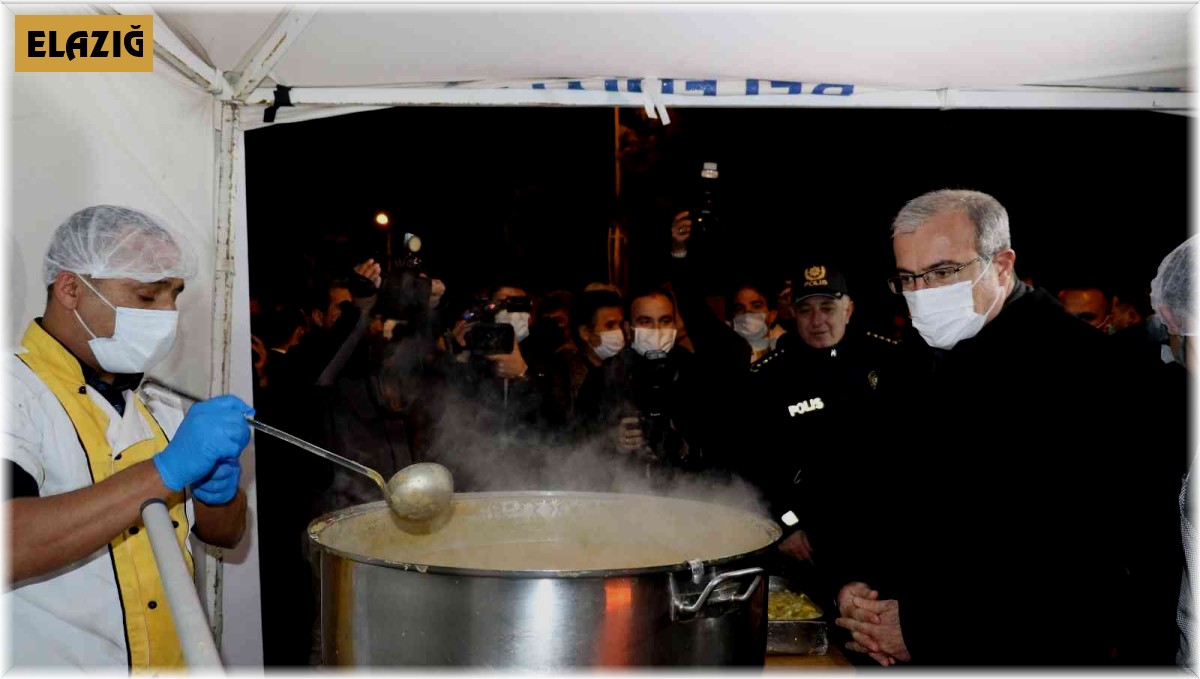 Elazığ'da Valilikten vatandaşlara çorba ikramı