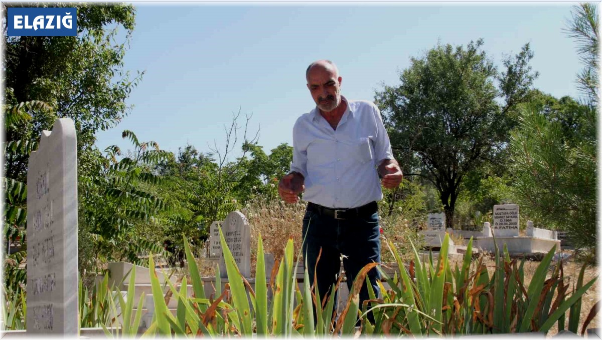 Elazığ'da vatandaşlar arife günü mezarlıklara akın etti