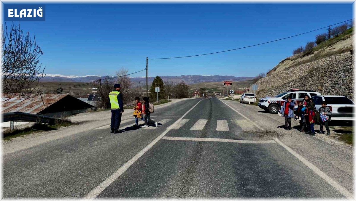 Elazığ'da vatandaşlara trafik eğitimi verildi