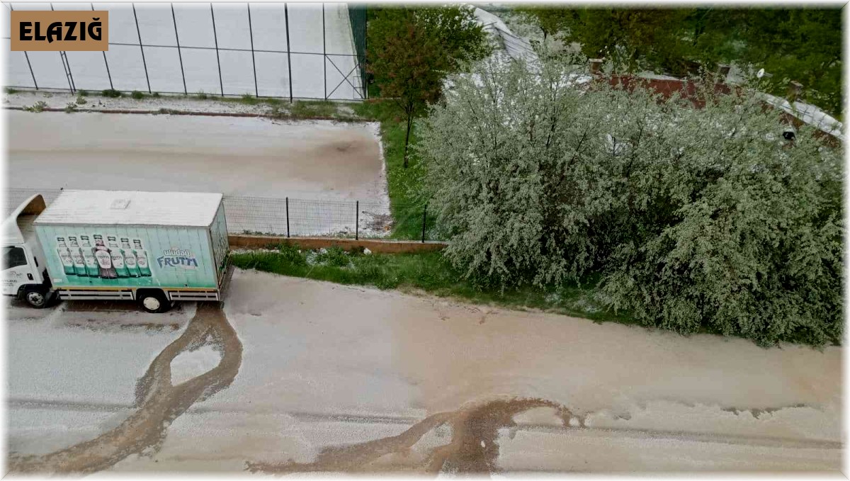 Elazığ'da yağmur ve dolu hayatı felç etti