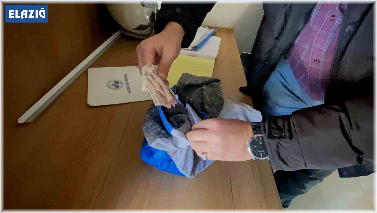 Elazığ'da yakalanan dilencinin paraları sakladığı yer ekipleri hayrete düşürdü