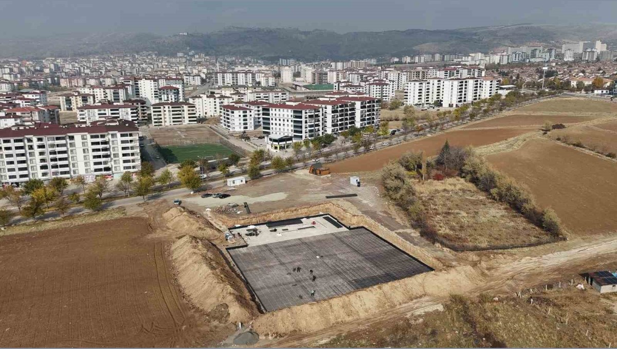 Elazığ'da yarı olimpik yüzme havuzu inşaatı başladı