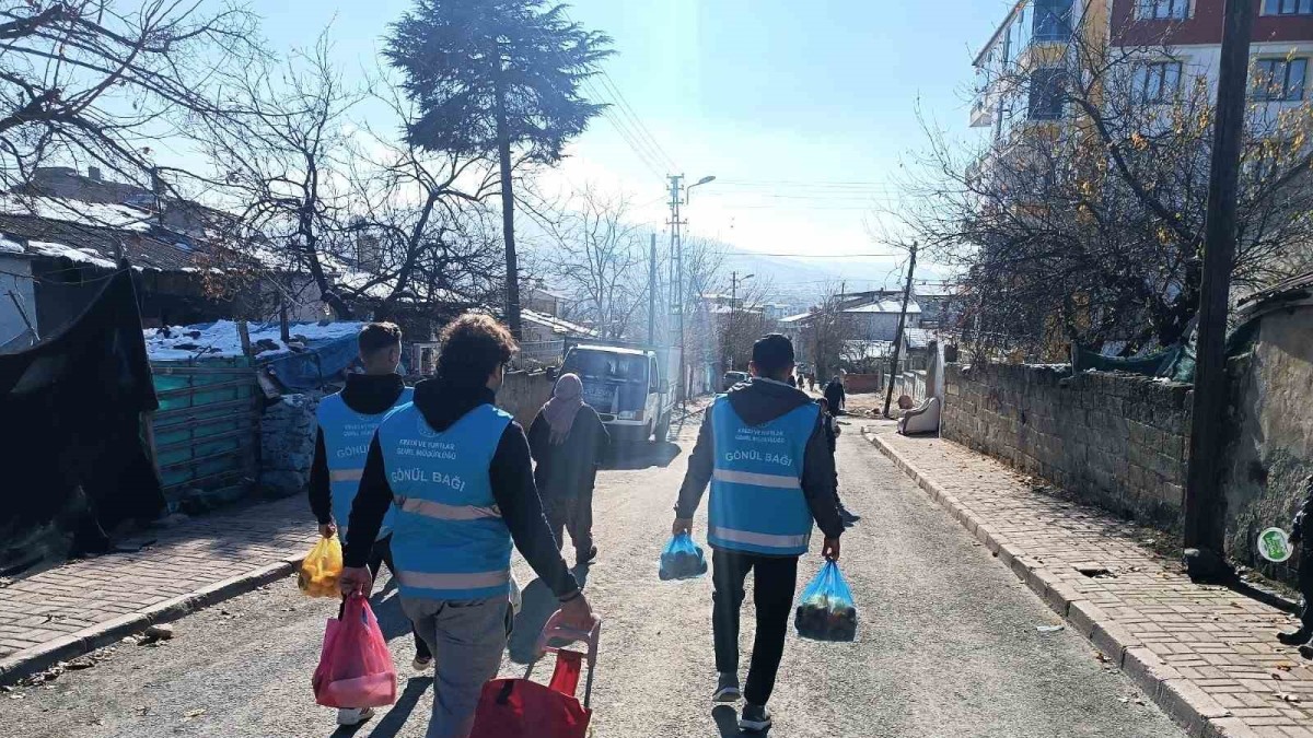 Elazığ'da yaşlılarla el ele gönüllüyüz biz etkinliği