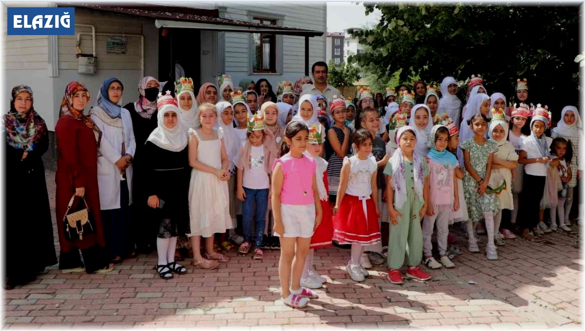 Elazığ'da yaz Kur'an kurslarında karne heyecanı