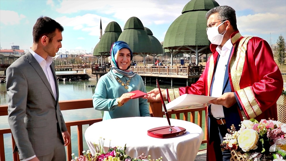 Elazığ'da yeni normalleşme süreciyle nikah daireleri ve düğün salonlarında hareketlilik başladı