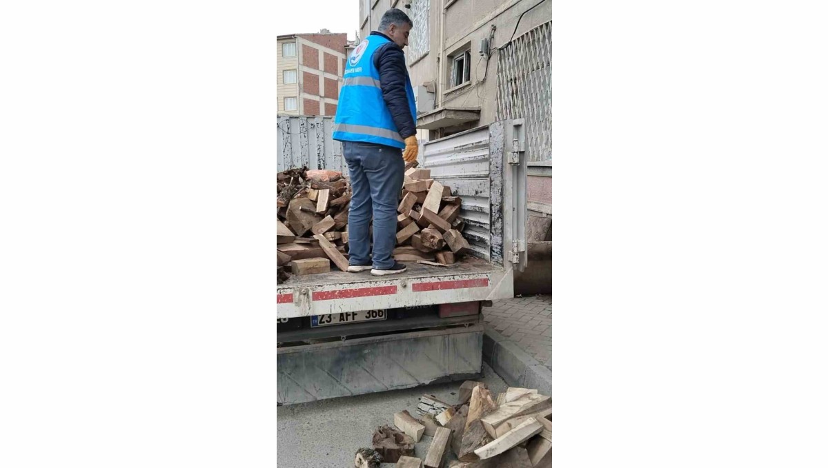 Elazığ'da yetim ailelere yakacak yardımı
