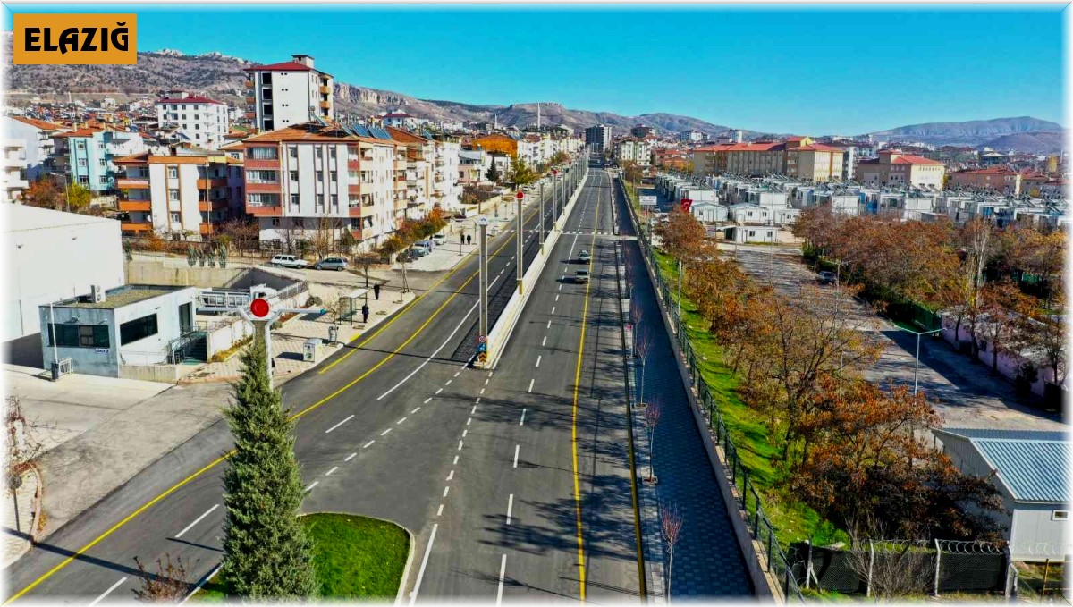 Elazığ'da yol genişletme çalışmaları sürüyor