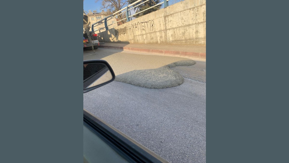 Elazığ'da yola beton döken miksere 668 bin lira ceza kesildi