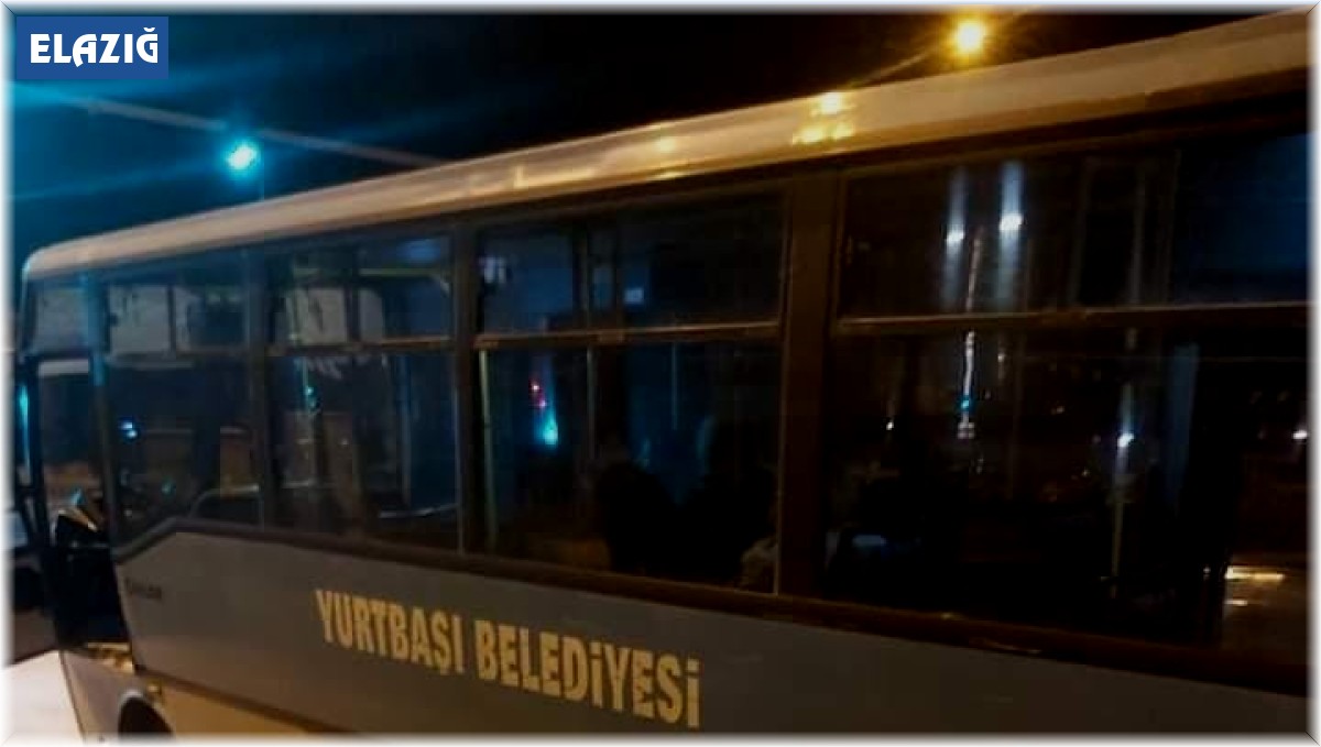 Elazığ'da yolcu dolu otobüsün arka tekeri fırladı