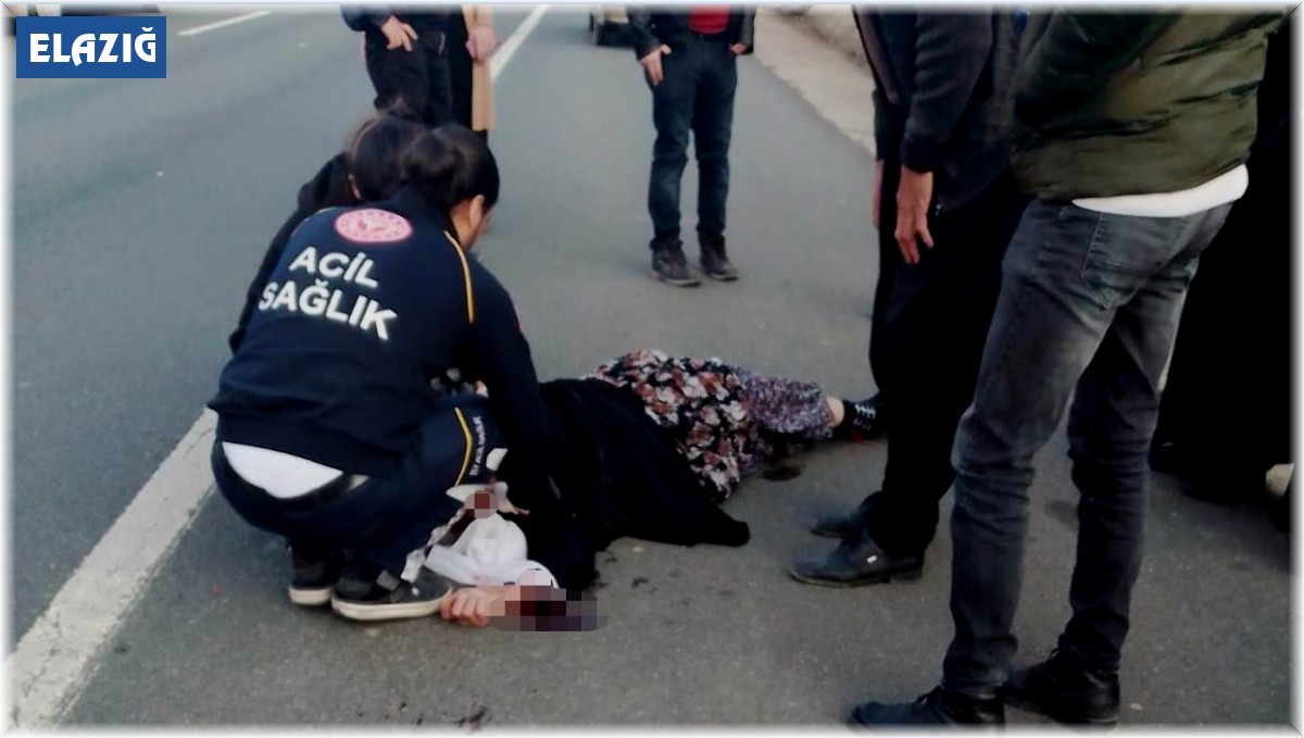 Elazığ'da yolun karşısına geçmek isteyen kadına otomobil çarptı