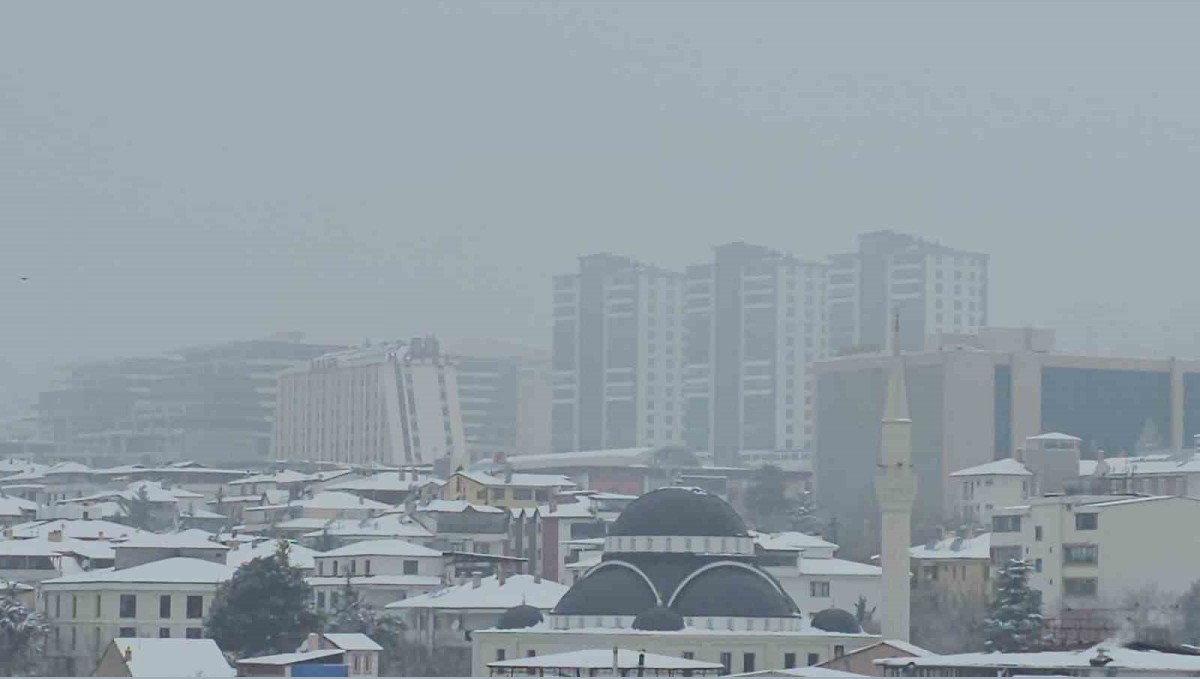 Elazığ'da yüksek kesimlerde sis etkili oluyor