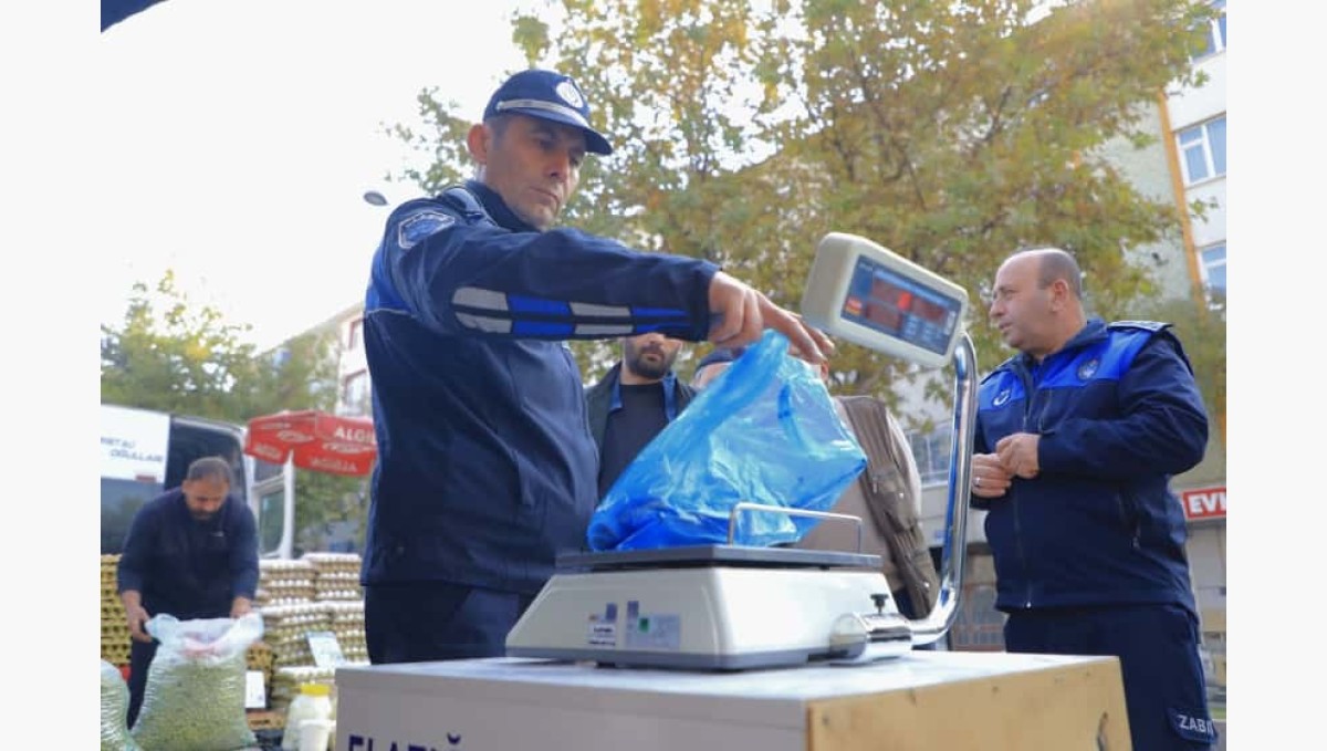 Elazığ'da zabıta ekipleri pazar alanlarını denetledi