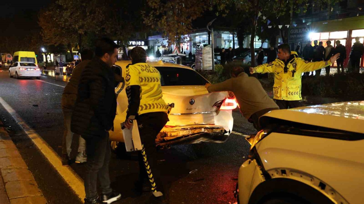 Elazığ'da zincirleme kaza: 1 yaralı