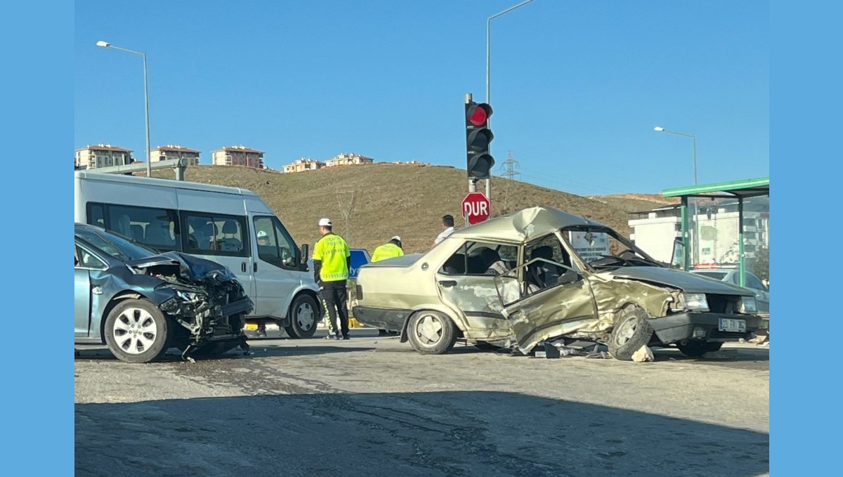 Elazığ'da zincirleme trafik kazası: 1 ölü 3 yaralı