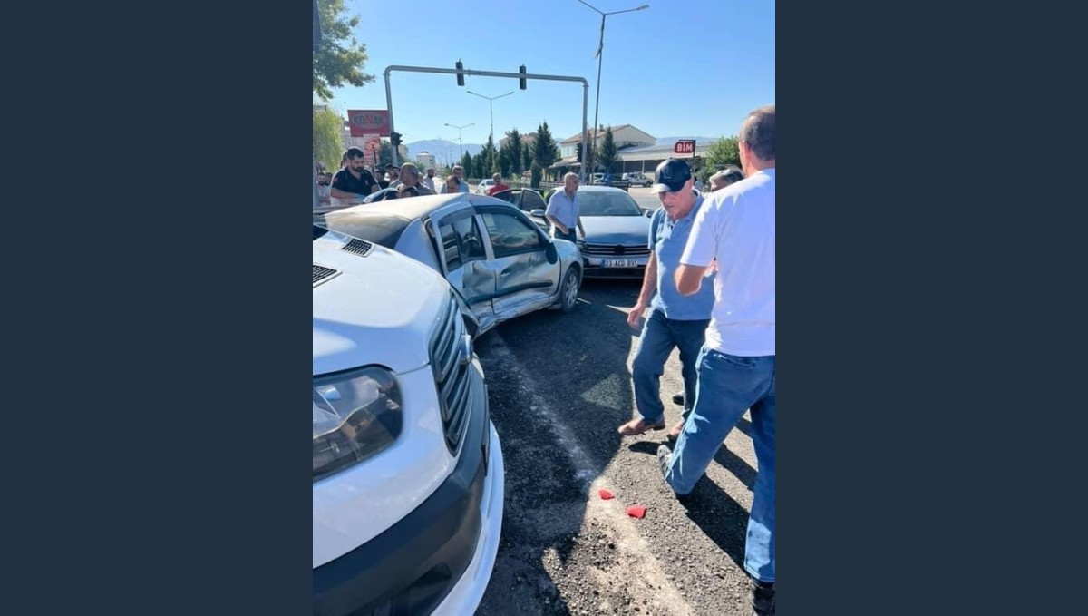 Elazığ'da zincirleme trafik kazası: 1 yaralı