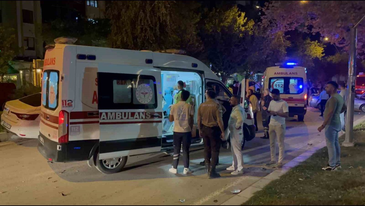 Elazığ'da zincirleme trafik kazası: 2'si çocuk 4 yaralı